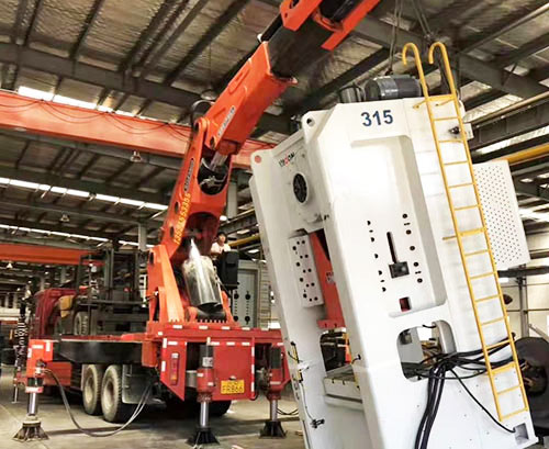 博罗提升工作效率，选择优质折臂吊租赁服务