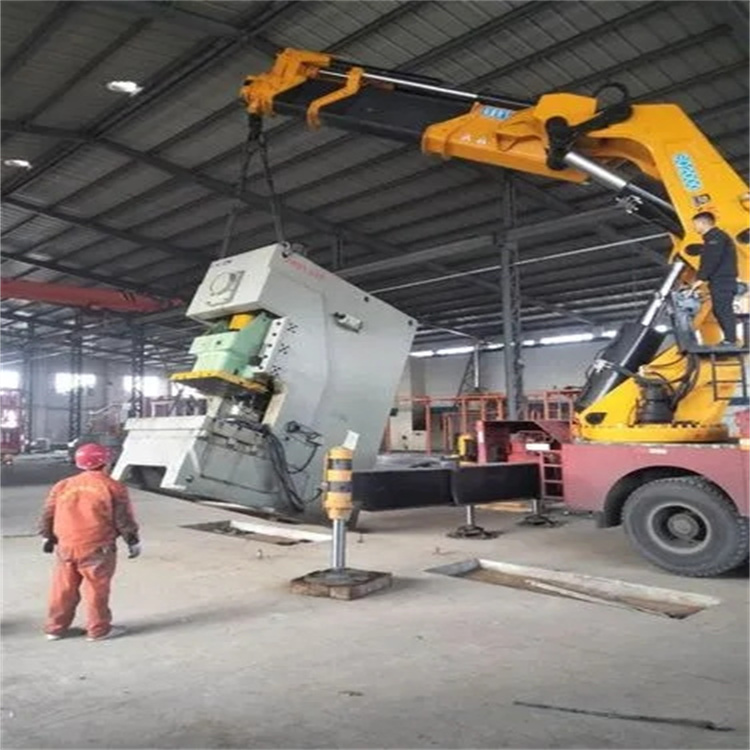 博罗80吨折臂吊车出租附近电话