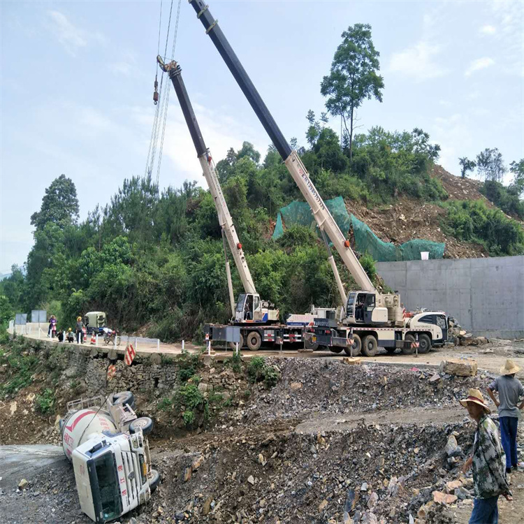 博罗汽车掉沟里叫吊车救援要多少钱